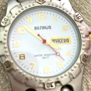 Benrus Water Resistant 330 Feet Vintage Watch with day/date on the side.